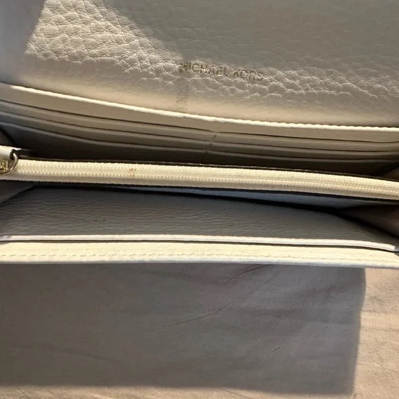 Michael Kors White Wallet - Picture 3 of 3